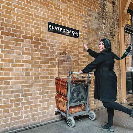 Platform 9 3/4 By Condokeeper Лондон Екстер'єр фото